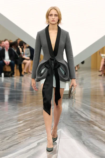 Look 7